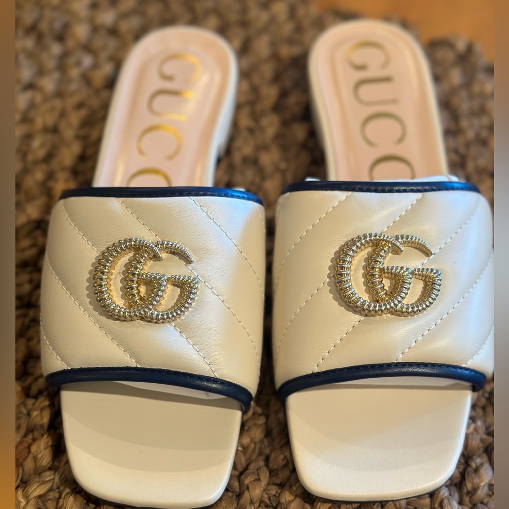 NWT Gucci Charlotte Nappa White & Navy Sandals Size 37 / US 7